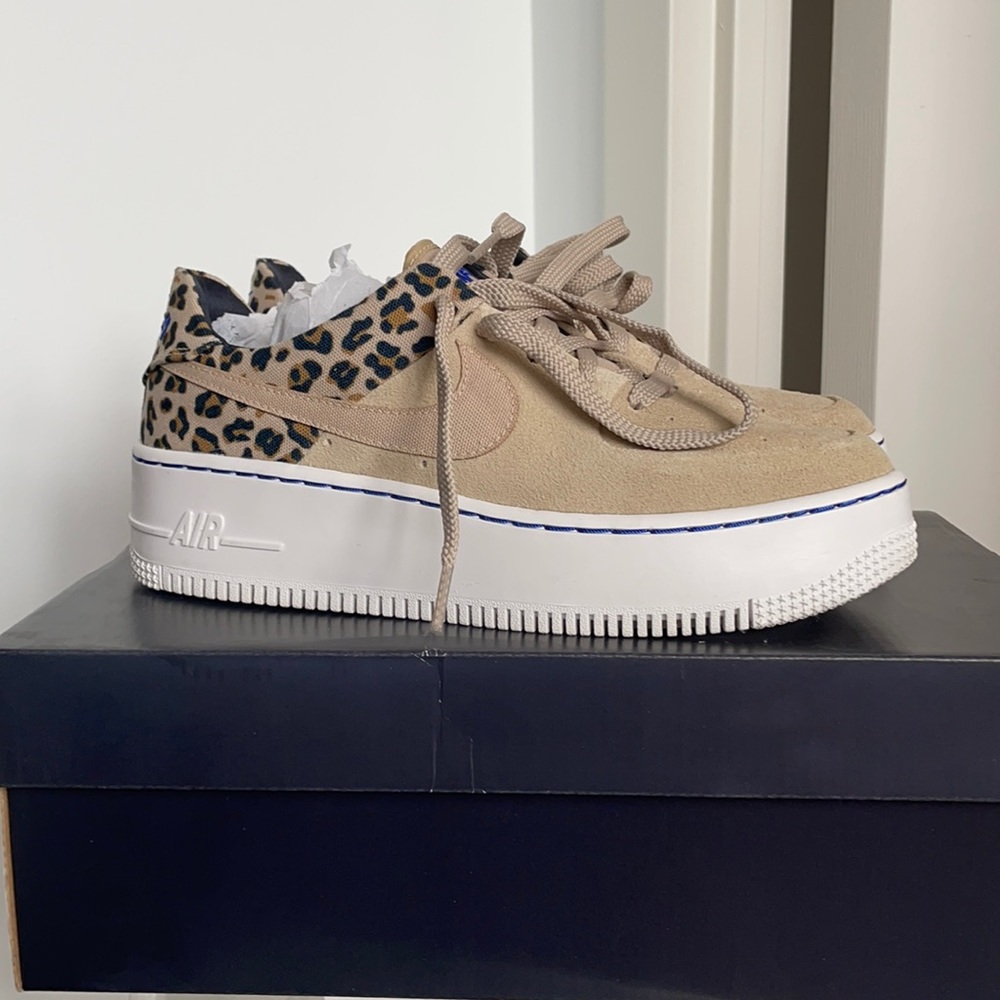 W Air Force 1 Sage Lo PRM Sz 8 Leopard
